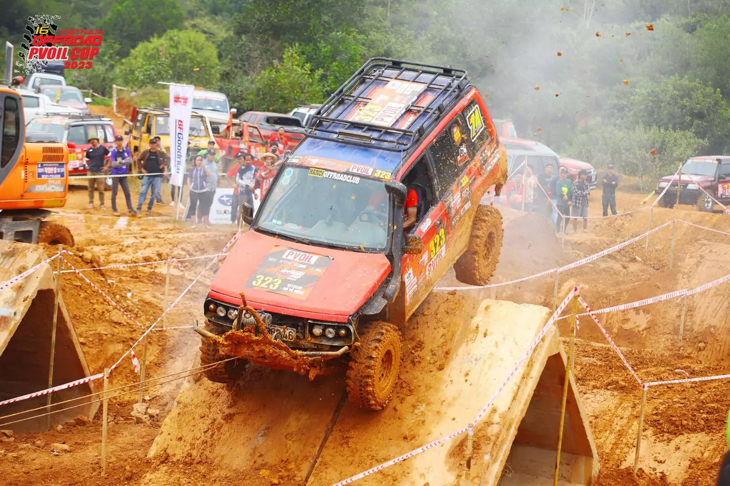 Những màn so găng nảy lửa giữa các tay đua. Những màn so găng nảy lửa giữa các tay đua. 2