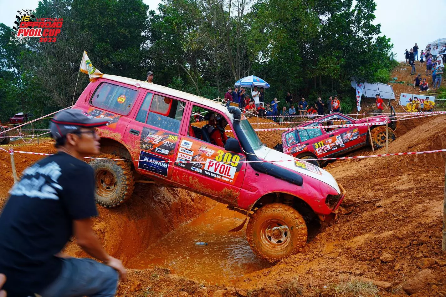 Những màn so găng nảy lửa giữa các tay đua. Những màn so găng nảy lửa giữa các tay đua. 4