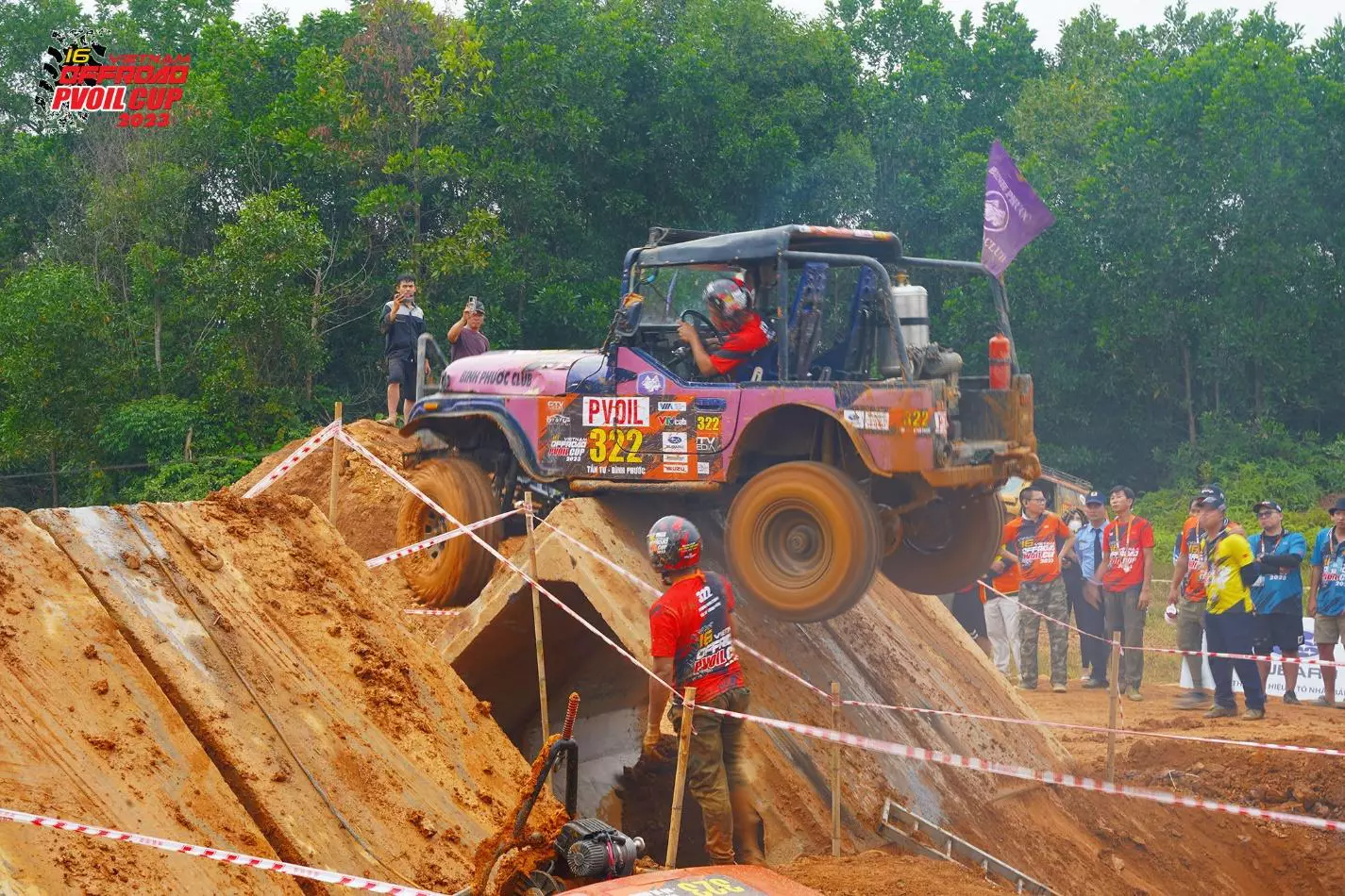 Những màn so găng nảy lửa giữa các tay đua.7 Những màn so găng nảy lửa giữa các tay đua. a7