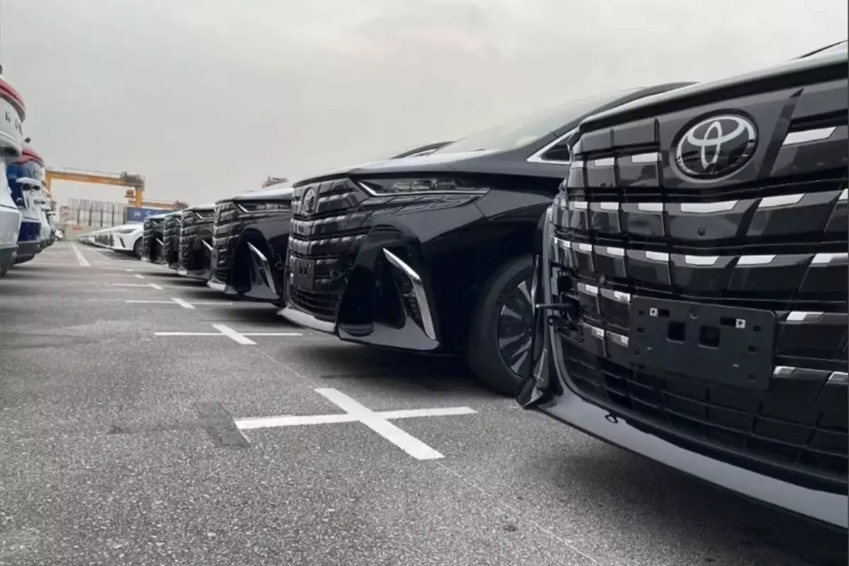 Lô xe Toyota Alphard 2024 đầu tiên cập bến Việt Nam hồi tháng 8/2023 1