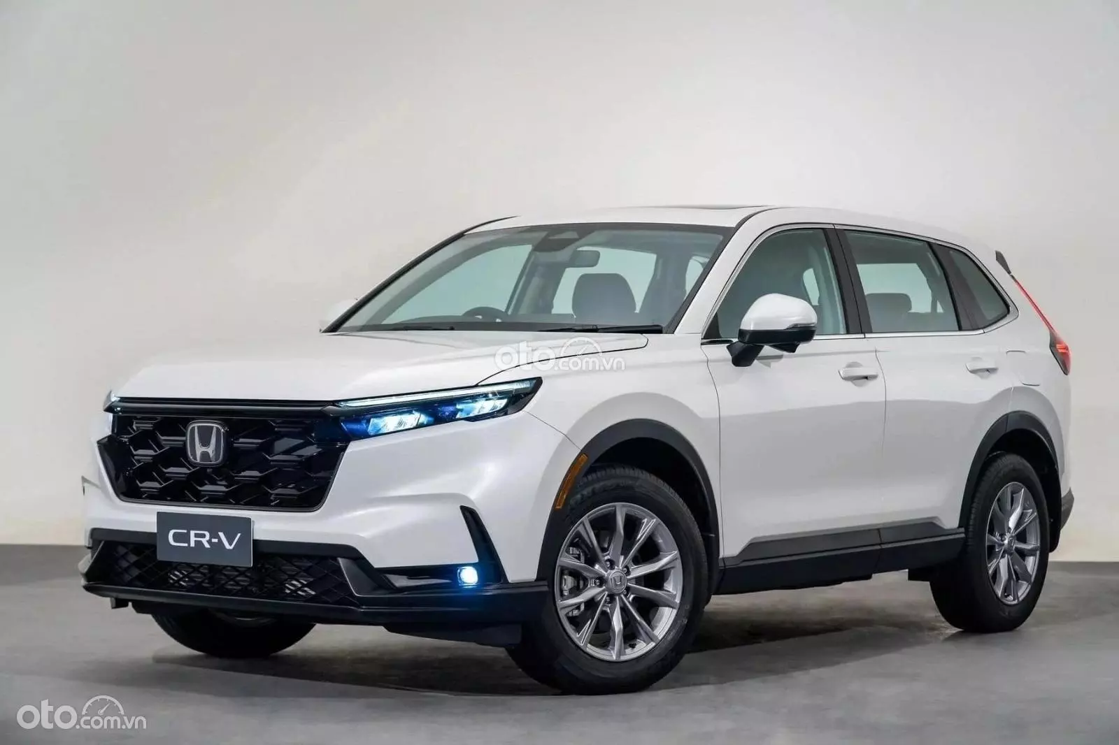 Giá xe Honda CR-V 2024 bắt đầu "hạ nhiệt", giảm hàng chục triệu tại đại lý.
