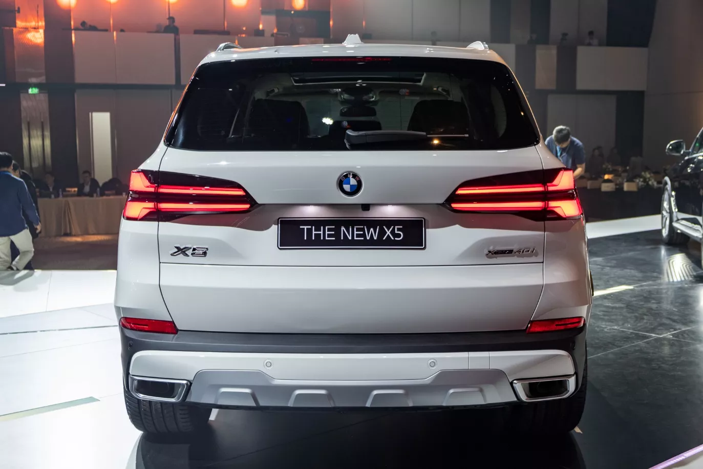 Đuôi xe BMW X5.