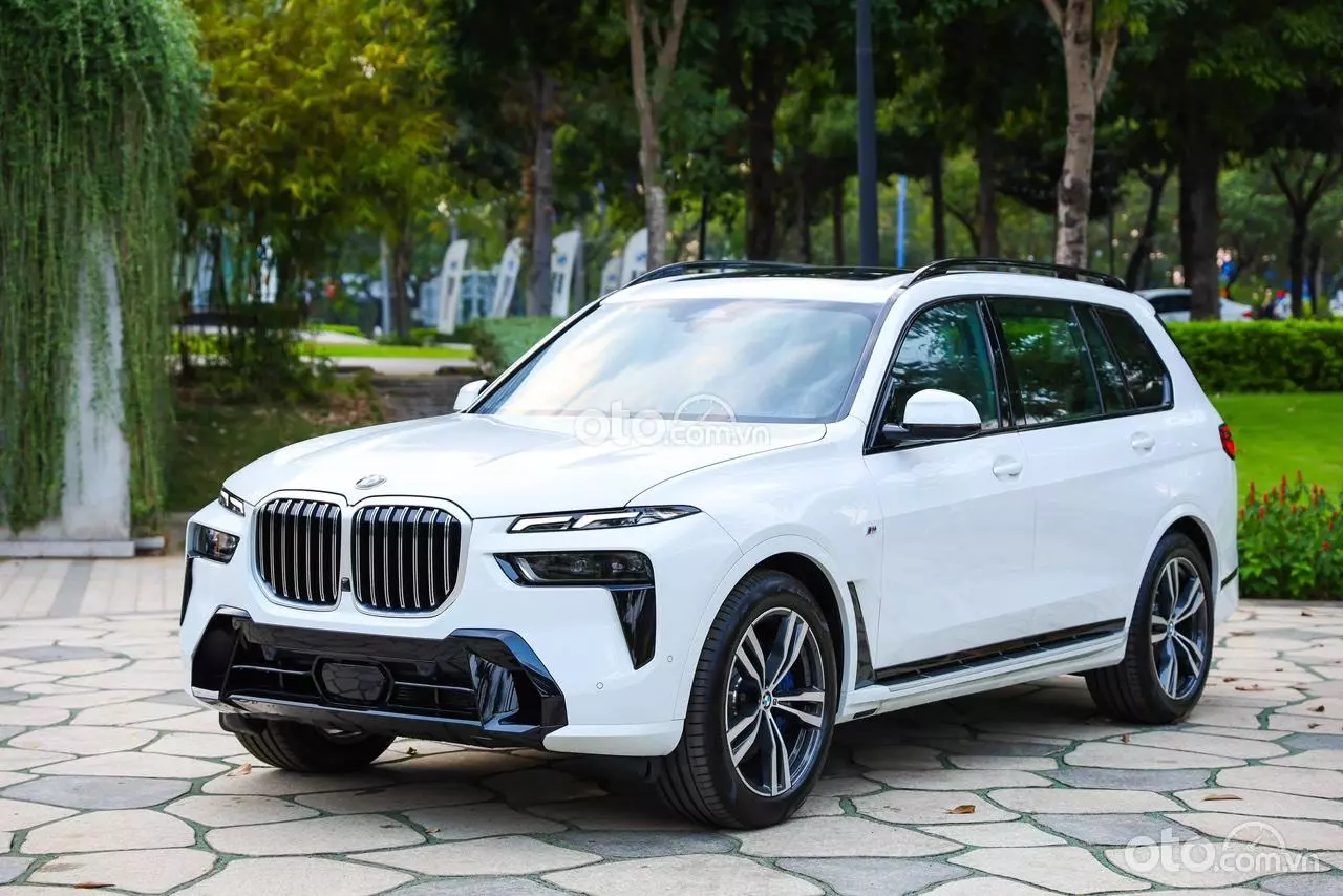 Ngoại thất xe BMW X7 2023.