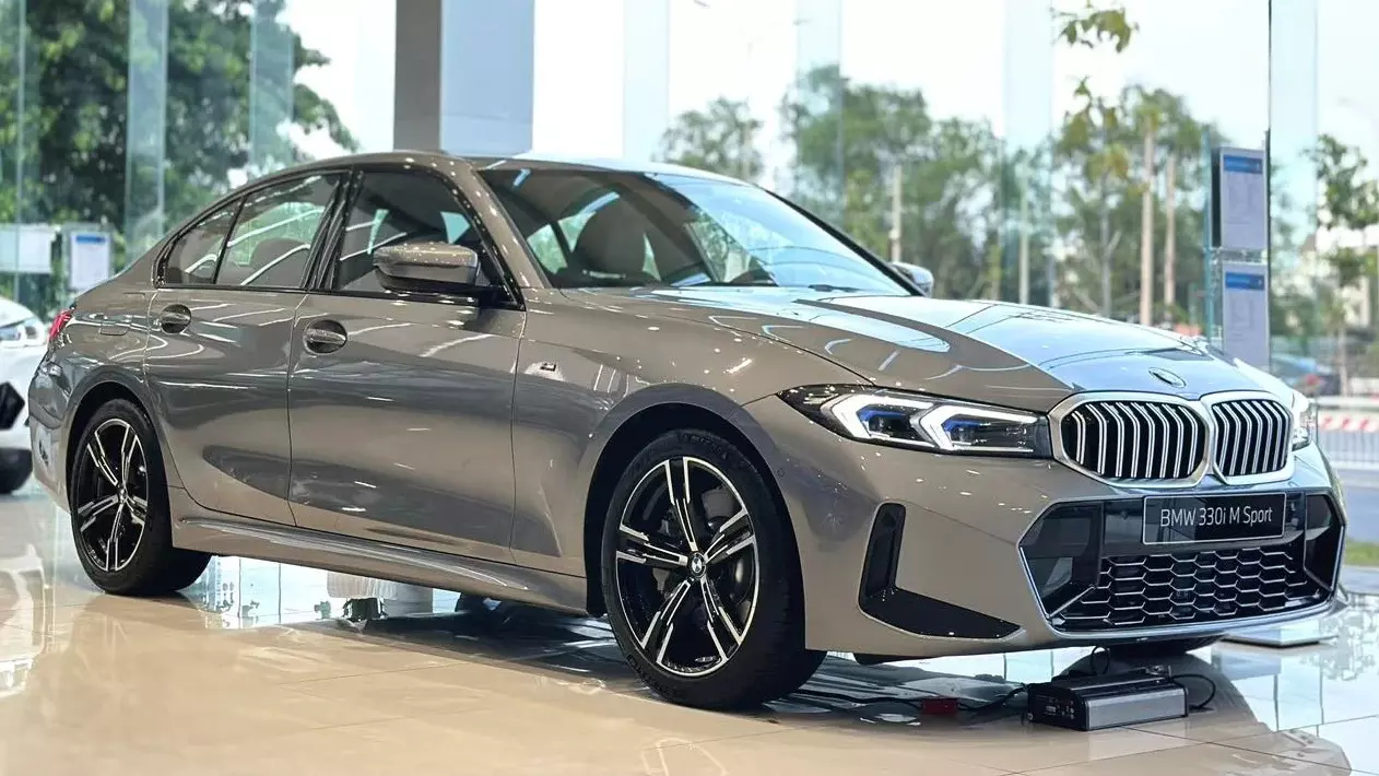 BMW 330i 2024 Giá xe 330i & ưu đãi mới nhất hiện nay (9/2024)