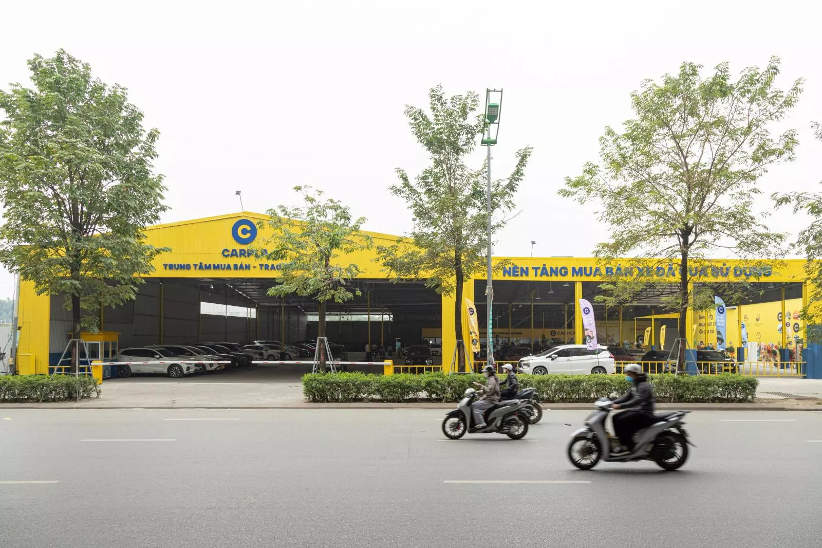 Toàn cảnh Automall Carpla Phạm Văn Đồng - Hà Nội 2