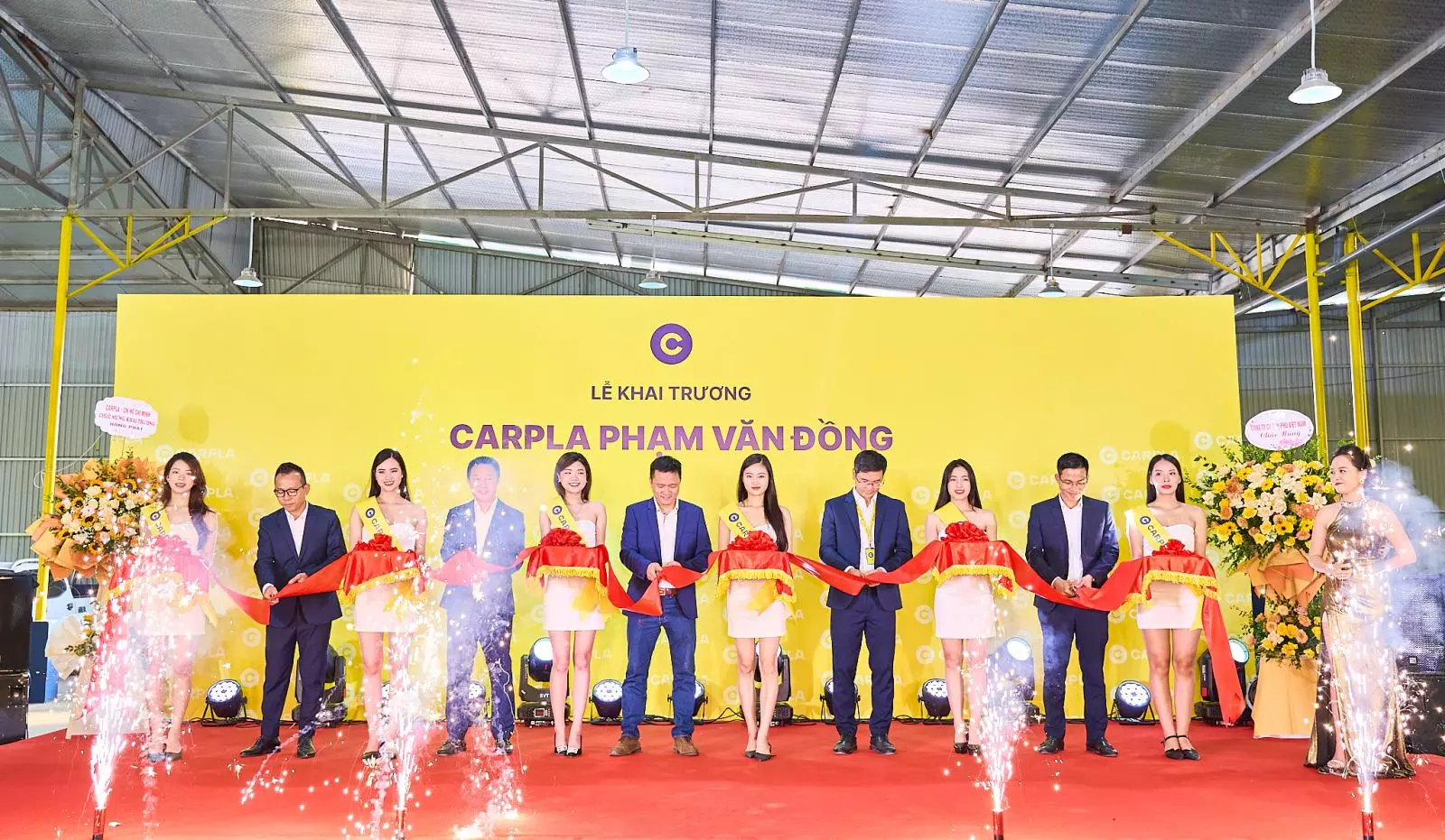 Cắt băng khai trương Carpla Phạm Văn Đồng 1
