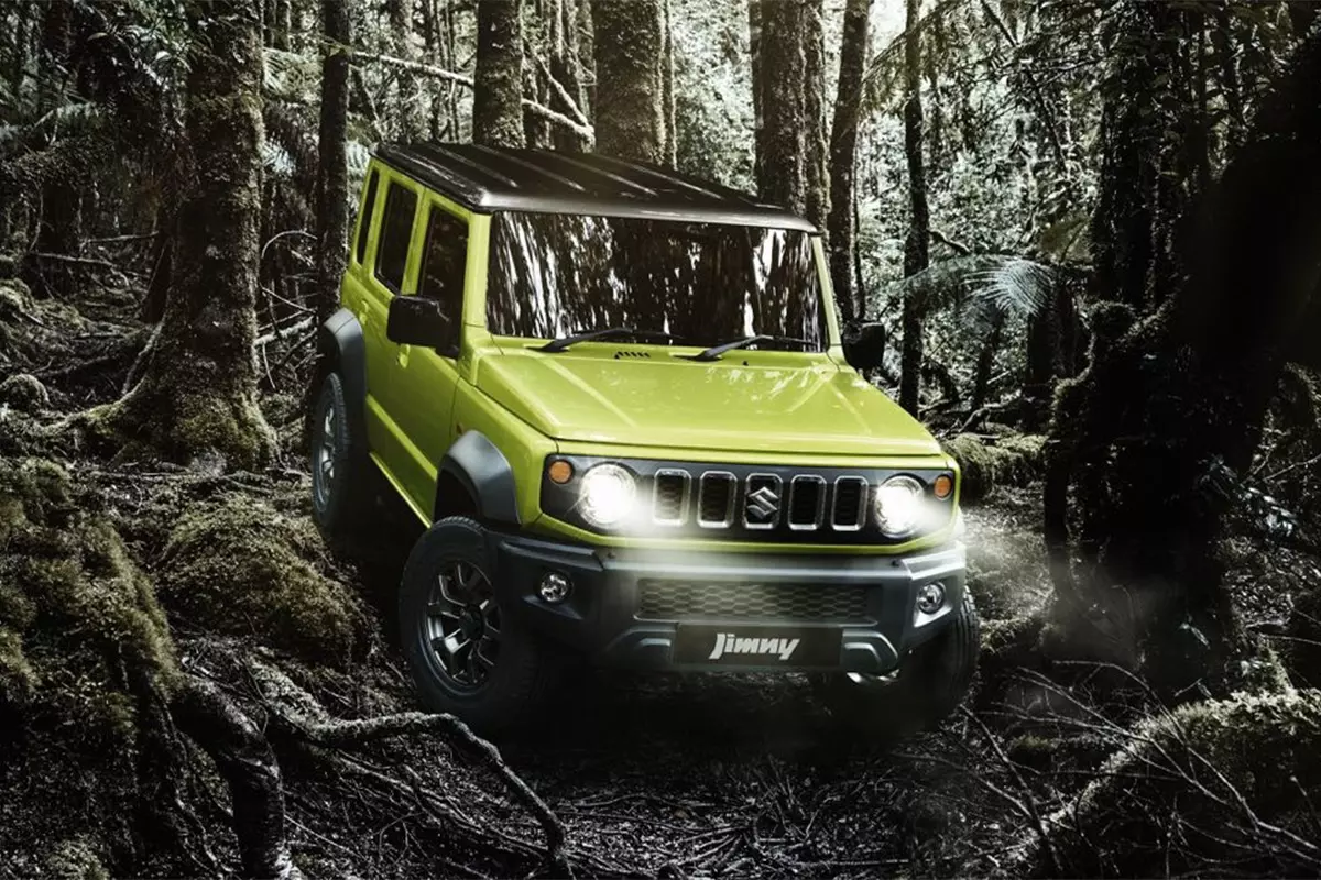 Suzuki Jimny 5 cửa có ngoại hình tương tự bản 3 cửa. 1