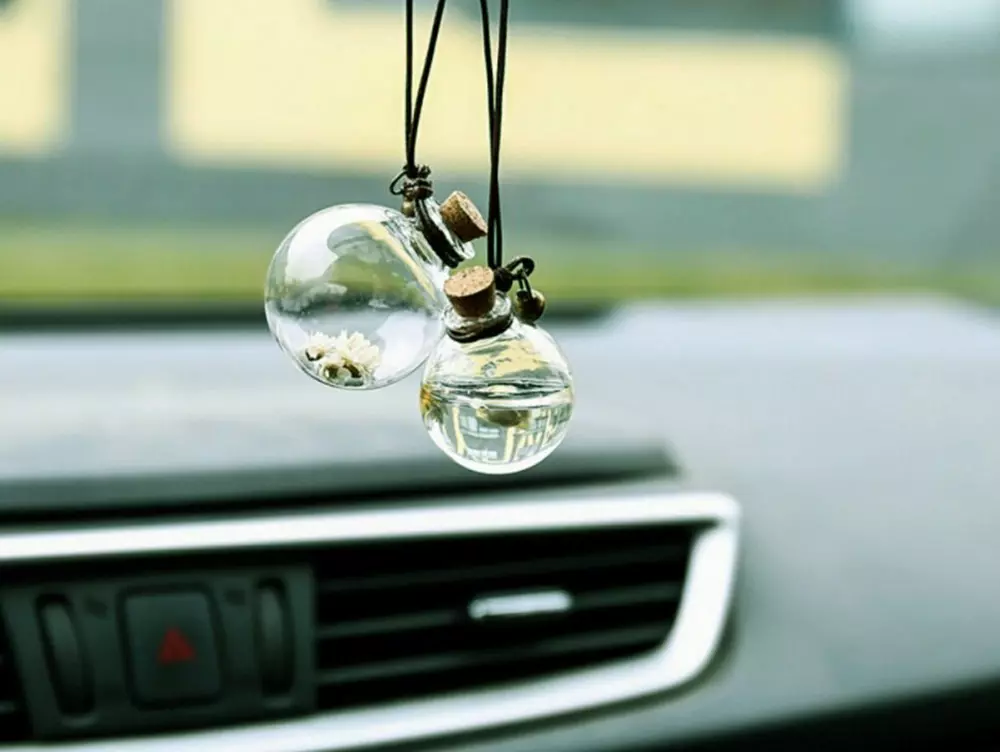 Nên chọn nước hoa chính hãng với hương thơm thiên nhiên như cà phê, sả chanh, trà xanh... Nên chọn nước hoa chính hãng với hương thơm thiên nhiên như cà phê, sả chanh, trà xanh....