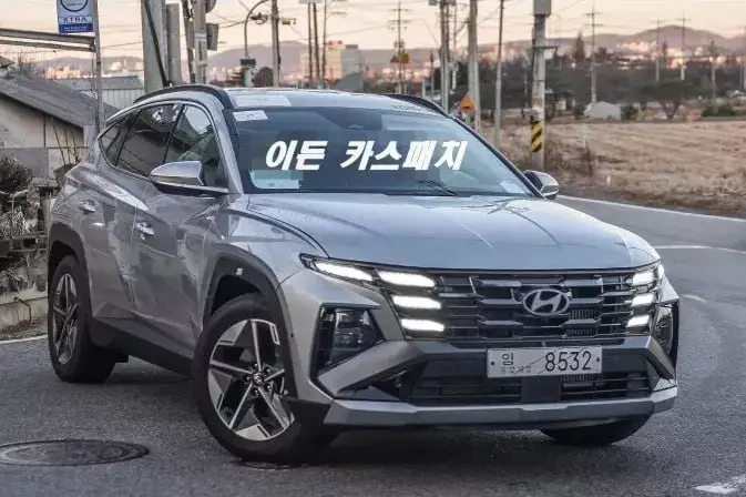 Hyundai Tucson 2024 hé lộ "giao diện mới" qua bộ ảnh thực tế trên đường thử1.