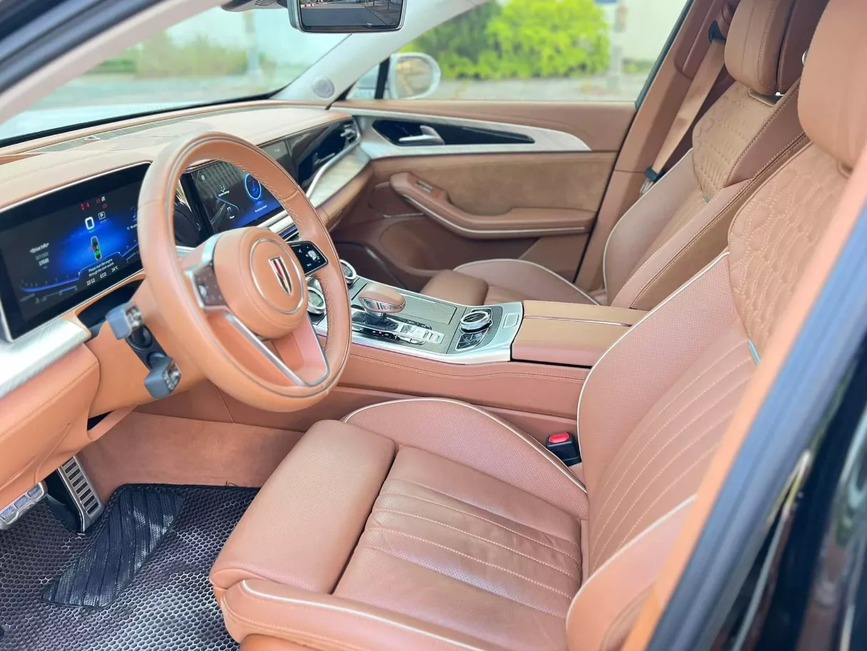 Khoang nội thất xe Hongqi H9 2022 chào bán hơn 1,6 tỷ đồng sau 10.000 km lăn bánh.