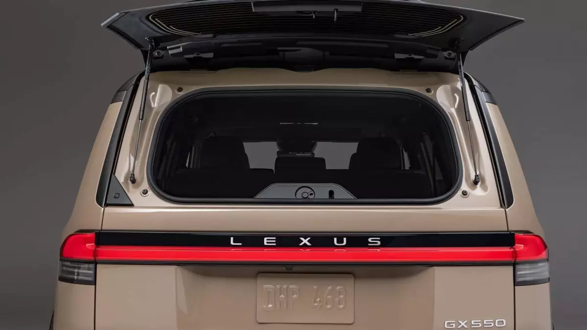mở cốp xe Lexus GX 550.