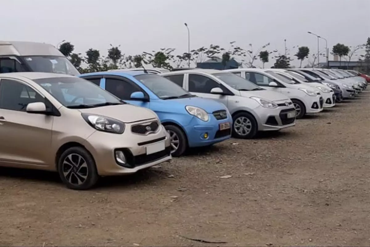 Ô tô thanh lý ngân hàng ồ ạt đổ bộ thị trường cuối năm, nhiều xe giá rẻ ngang SH 1