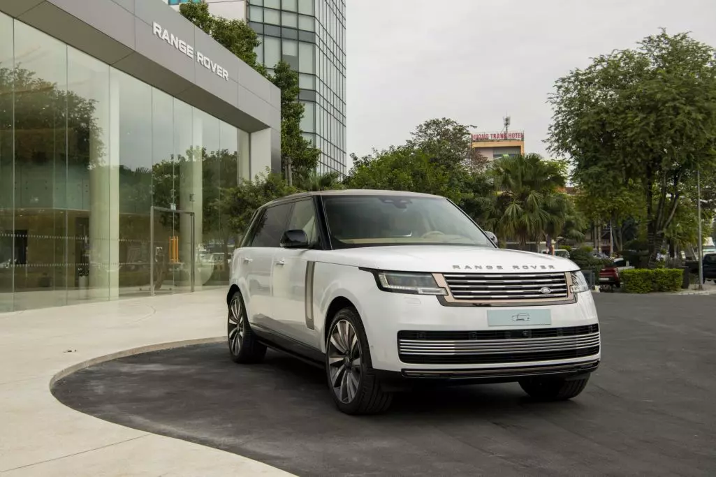 Range Rover SV 2024 ra mắt thị trường Việt - SUV thương gia, giá từ 16,87 tỷ đồng Range Rover SV 2024 ra mắt thị trường Việt - SUV thương gia, giá từ 16,87 tỷ đồng 1