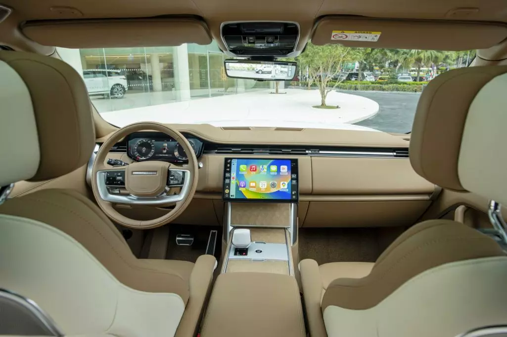 nội thất của Range Rover SV được chế tác từ nhiều vật liệu quý như da, gỗ, kim loại và đặc biệt là chất liệu gốm. nội thất của Range Rover SV được chế tác từ nhiều vật liệu quý như da, gỗ, kim loại và đặc biệt là chất liệu gốm. 1