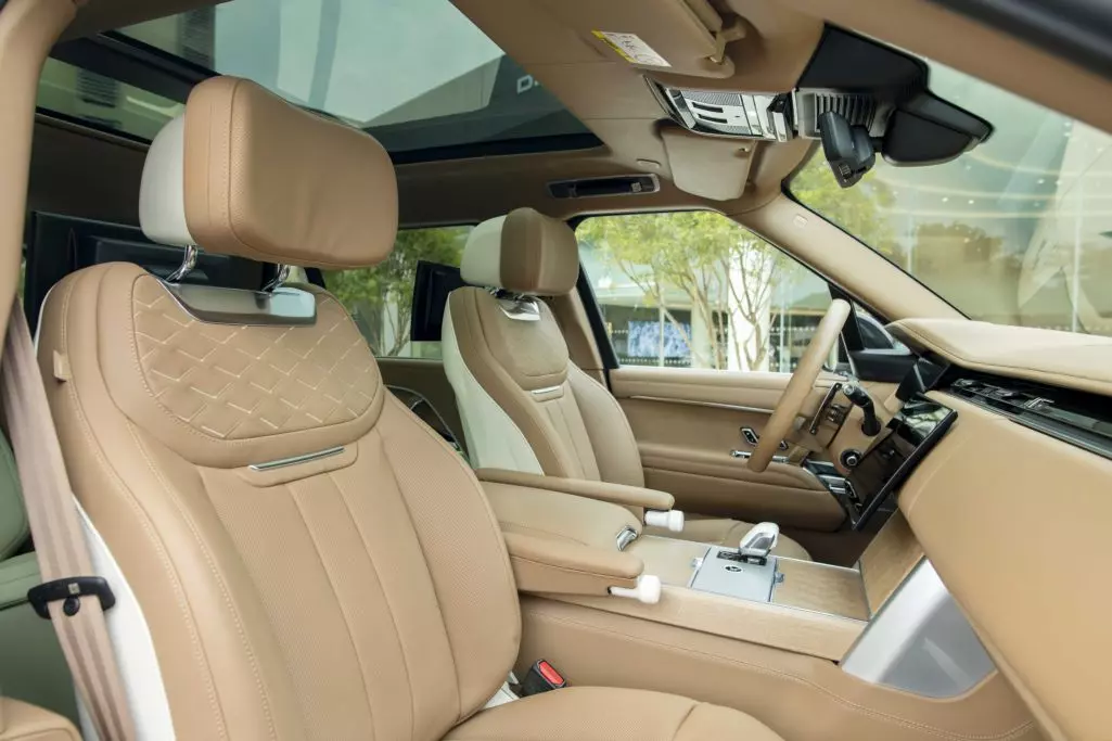 Range Rover SV 2024 3 Range Rover SV 2024 a3