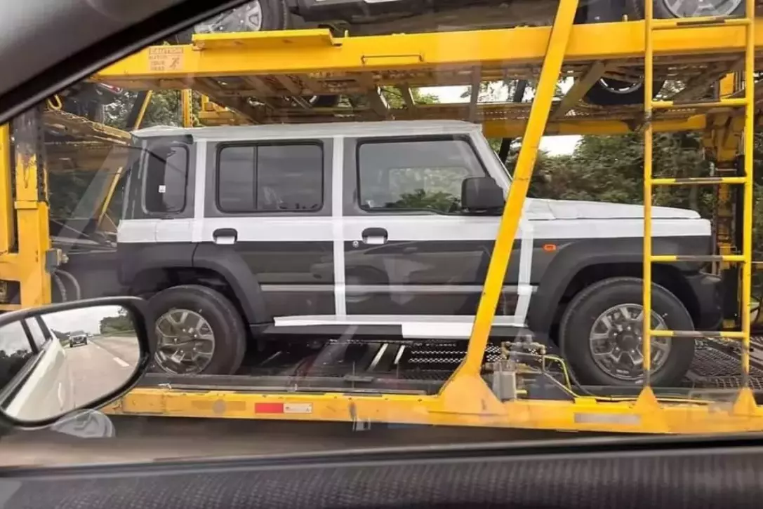 Truyền thông địa phương đưa tin Suzuki Jimny 5 cửa sẽ ra mắt thị trường Philippines vào năm sau. 1