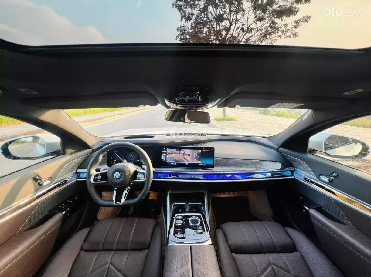 Nội thất xe BMW 735i M Sport.