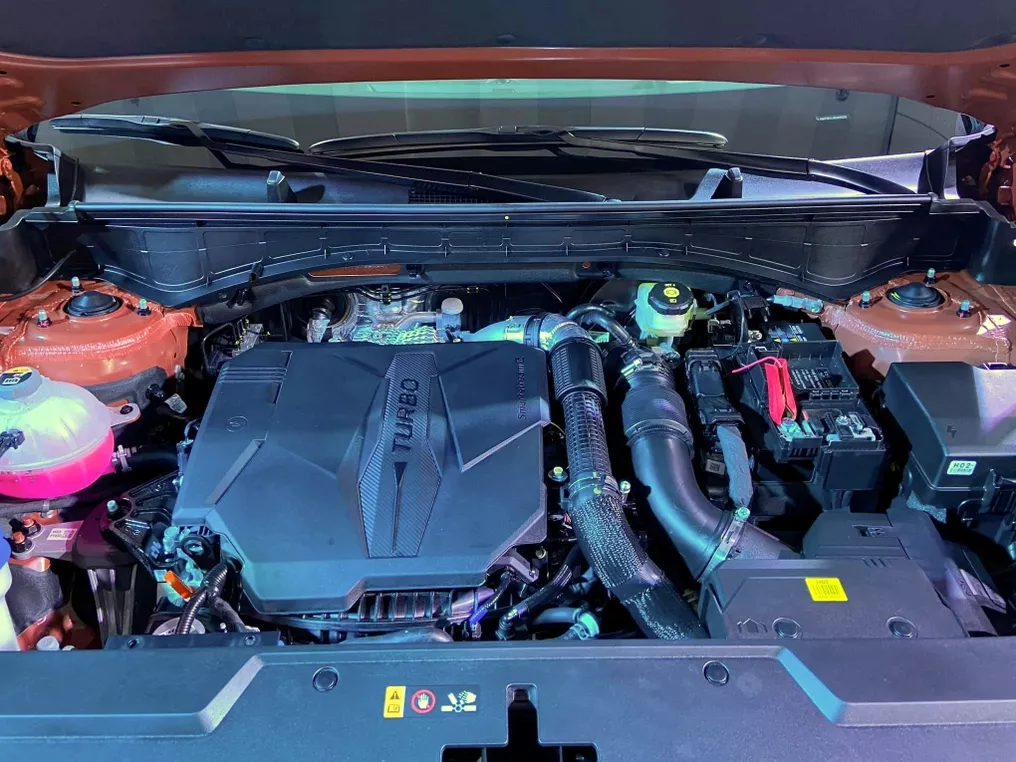 Động cơ xe Hyundai Santa Fe thế hệ mới.