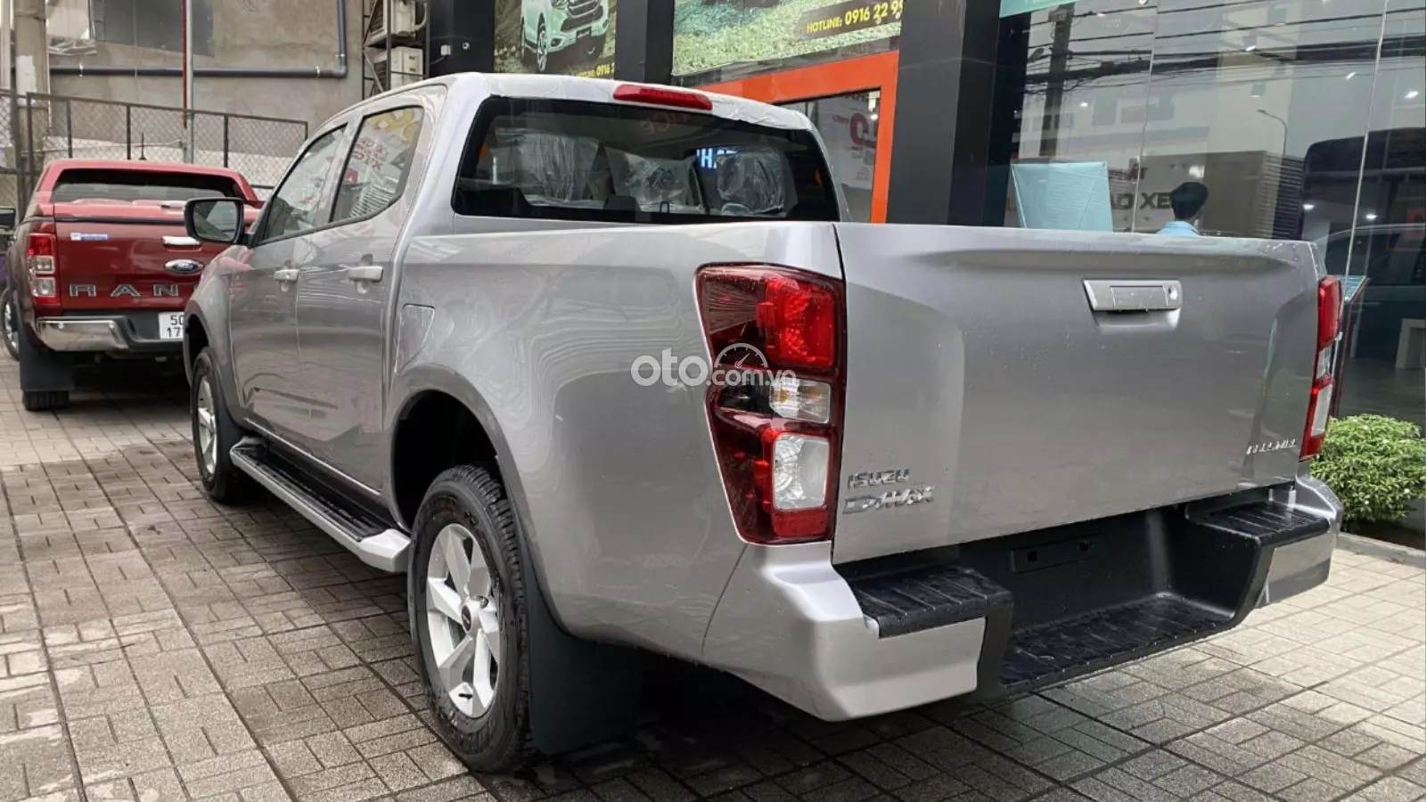 Tại Việt Nam, Isuzu D-Max là mẫu xe có doanh số khá khiêm tốn, thường xuyên được vinh danh trong Top 10 xe bán chậm. 2