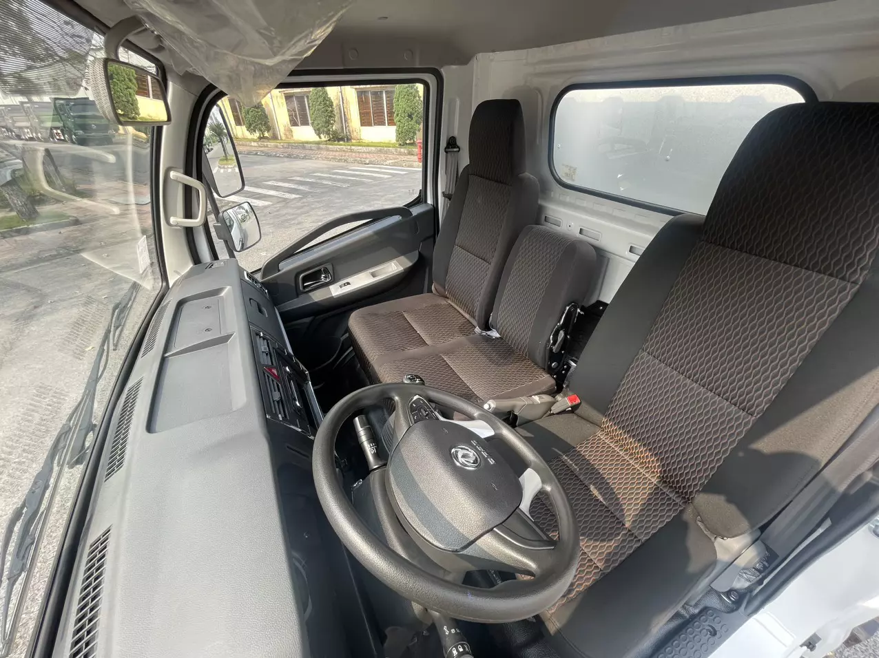 TMT Motor trình làng bộ đôi xe tải nhẹ mới Captain E250 và E350 a6