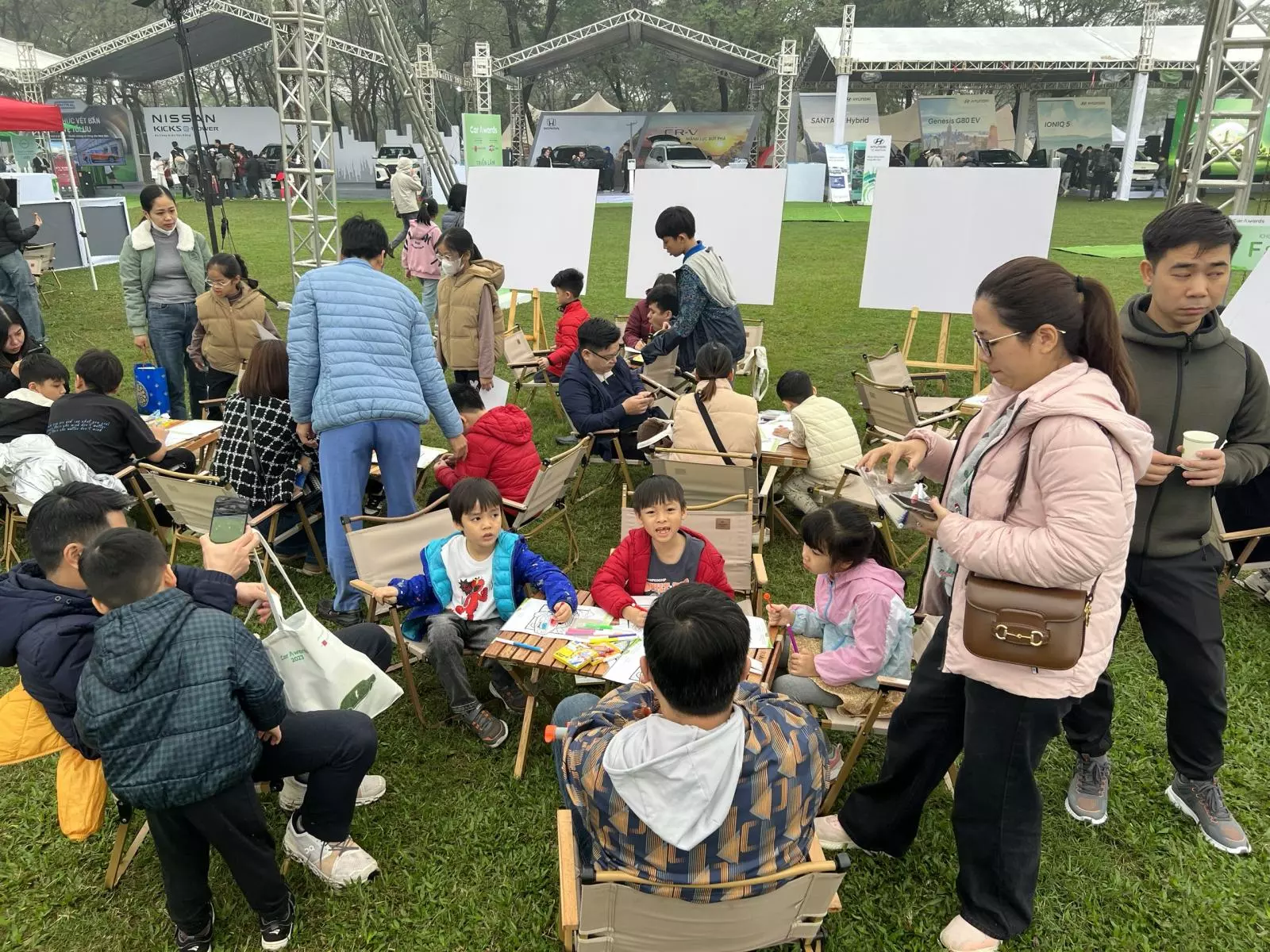 tham gia vào các hoạt động vui chơi, giải trí cũng như ẩm thực... tham gia vào các hoạt động vui chơi, giải trí cũng như ẩm thực