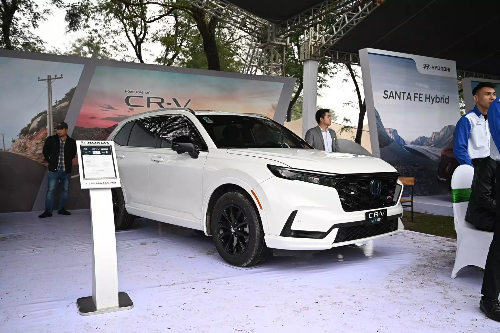 Honda tham gia triển lãm với phiên bản e:HEV RS của dòng CR-V thế hệ thứ 6 Honda tham gia triển lãm với phiên bản e:HEV RS của dòng CR-V thế hệ thứ 6.