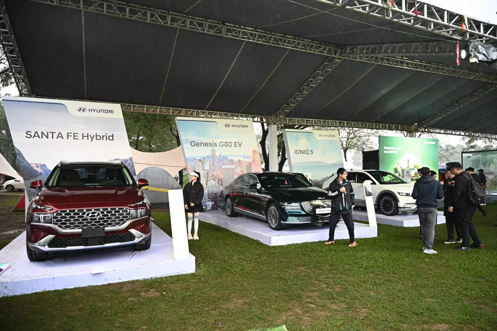 Hyundai đổ độ sự kiện lớn nhất ngành xe Việt đầu năm 2024 bằng phiên bản hybrid của Santa Fe Hyundai đổ độ sự kiện lớn nhất ngành xe Việt đầu năm 2024 bằng phiên bản hybrid của Santa Fe.