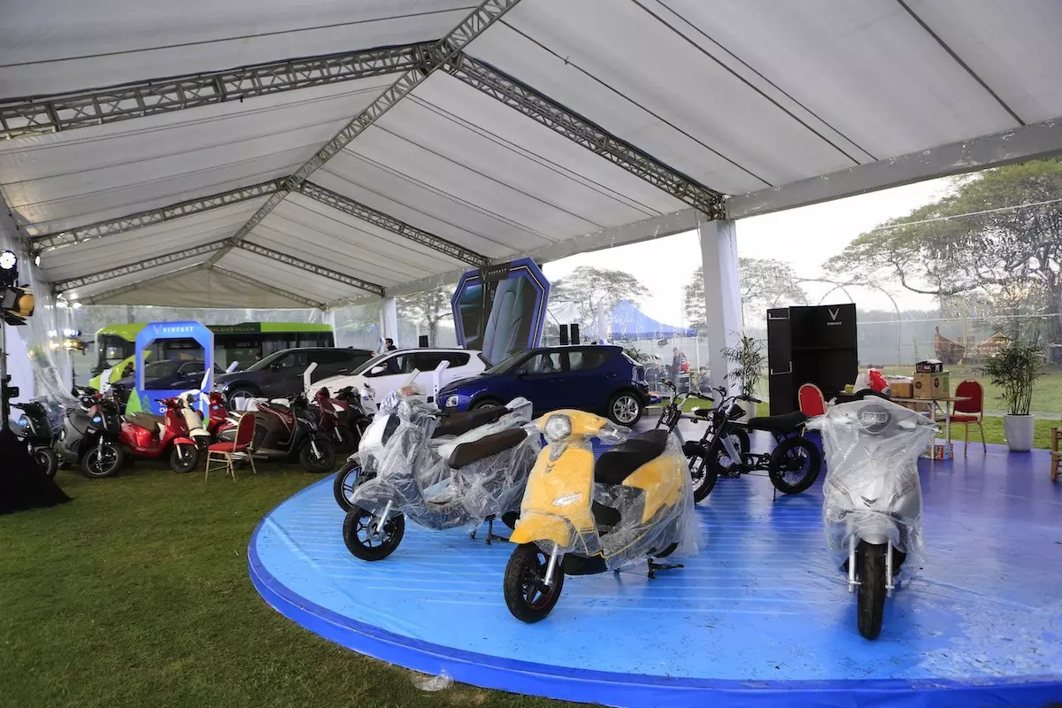 thương hiệu Việt còn mang đến triển lãm trọn bộ dải sản phẩm xe máy điện và 1 chiếc xe buýt điện thương hiệu Việt còn mang đến triển lãm trọn bộ dải sản phẩm xe máy điện và 1 chiếc xe buýt điện.