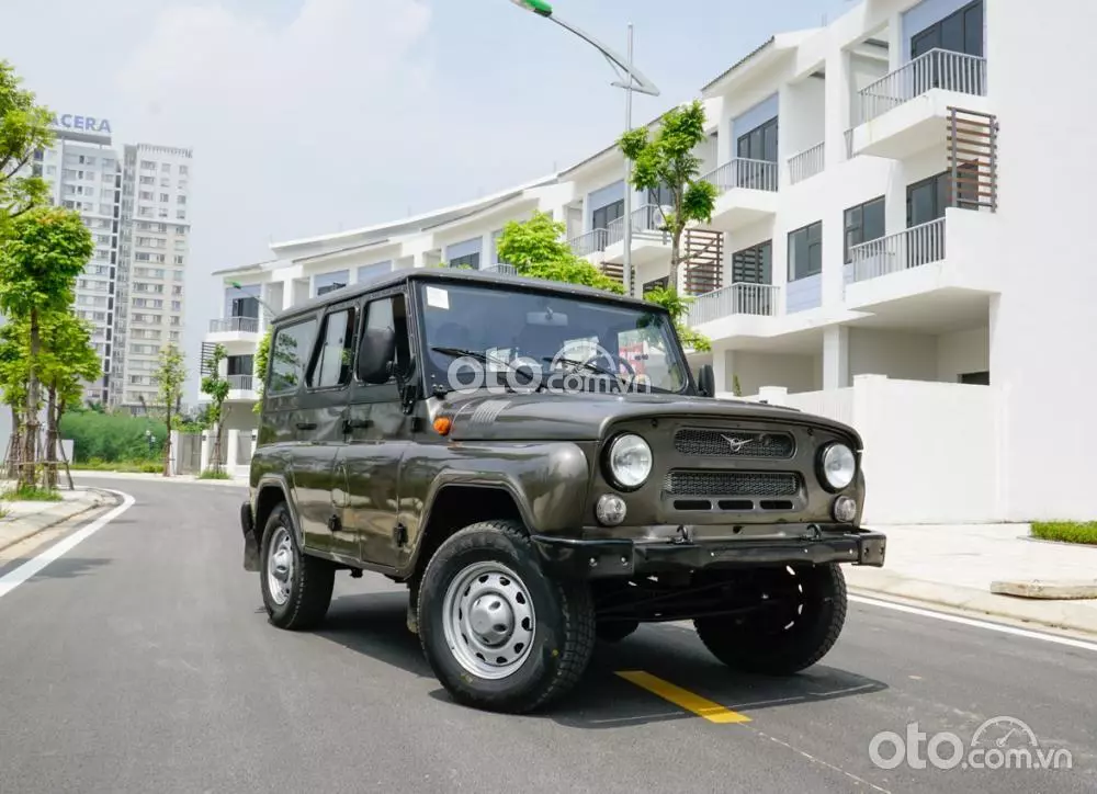 Giá xe UAZ Hunter .