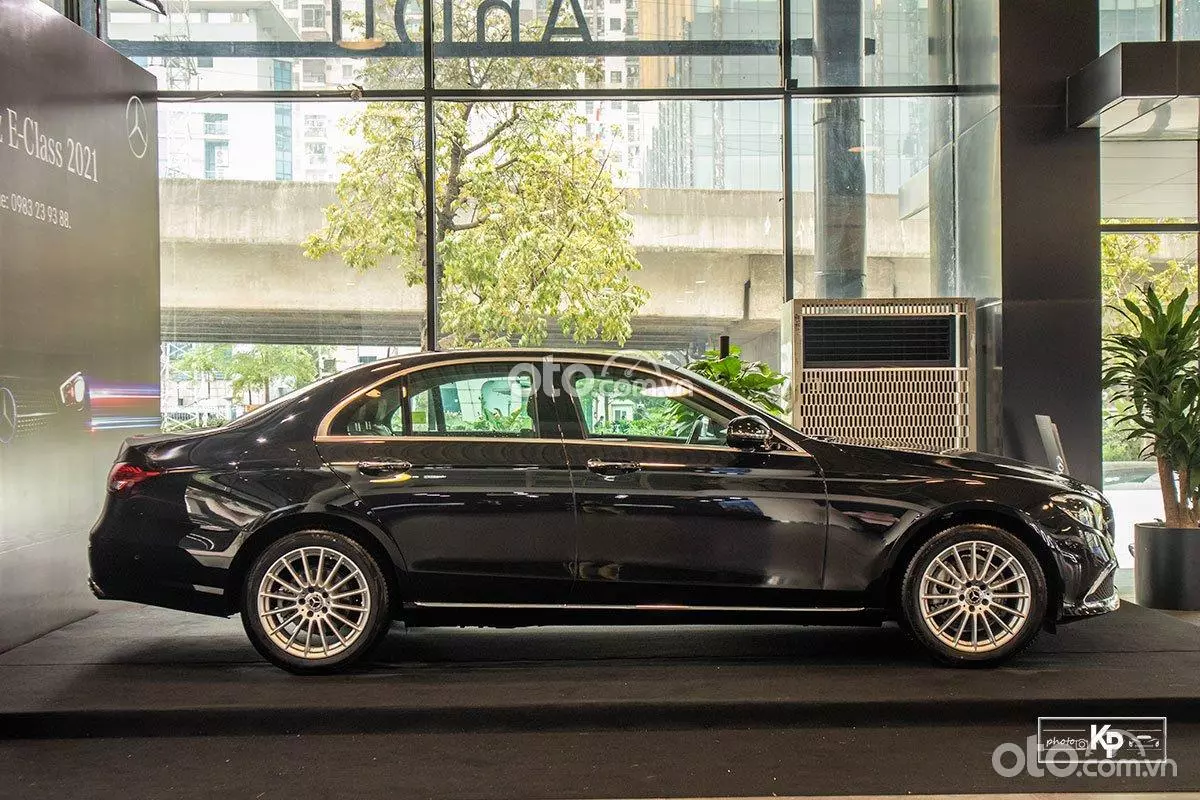 Mercedes-Benz E200 Exclusive1.