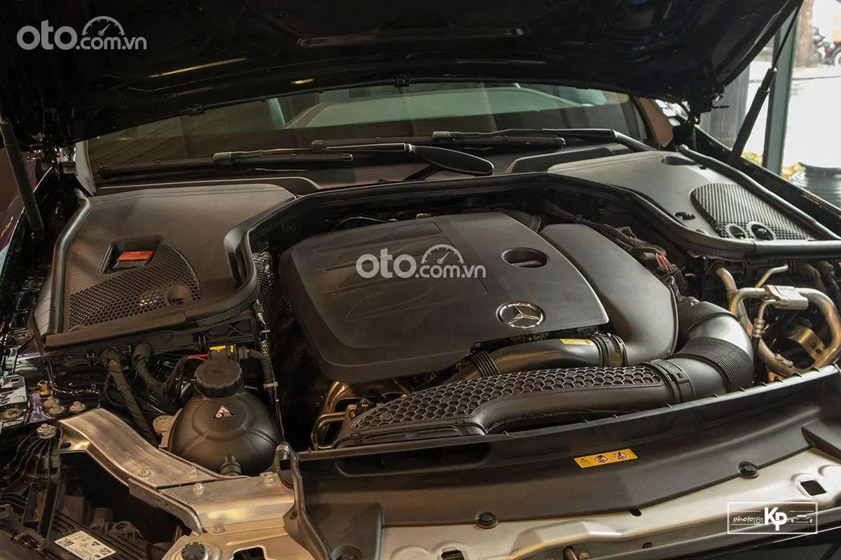 Động cơ Mercedes E200 Exclusive.