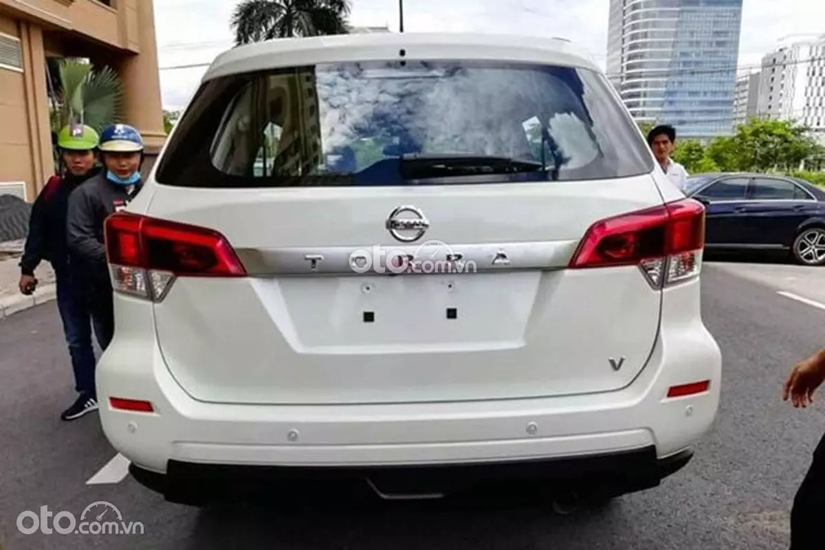đuôi xe Nissan Terra 2021.