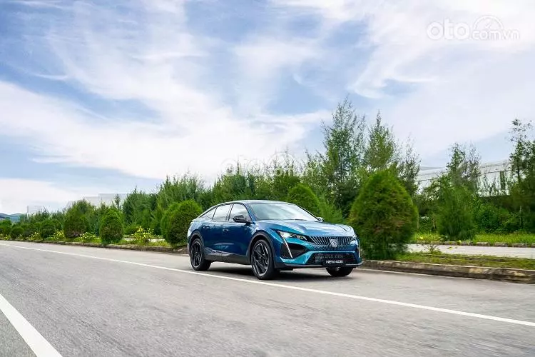 Giá lăn bánh Peugeot 408.