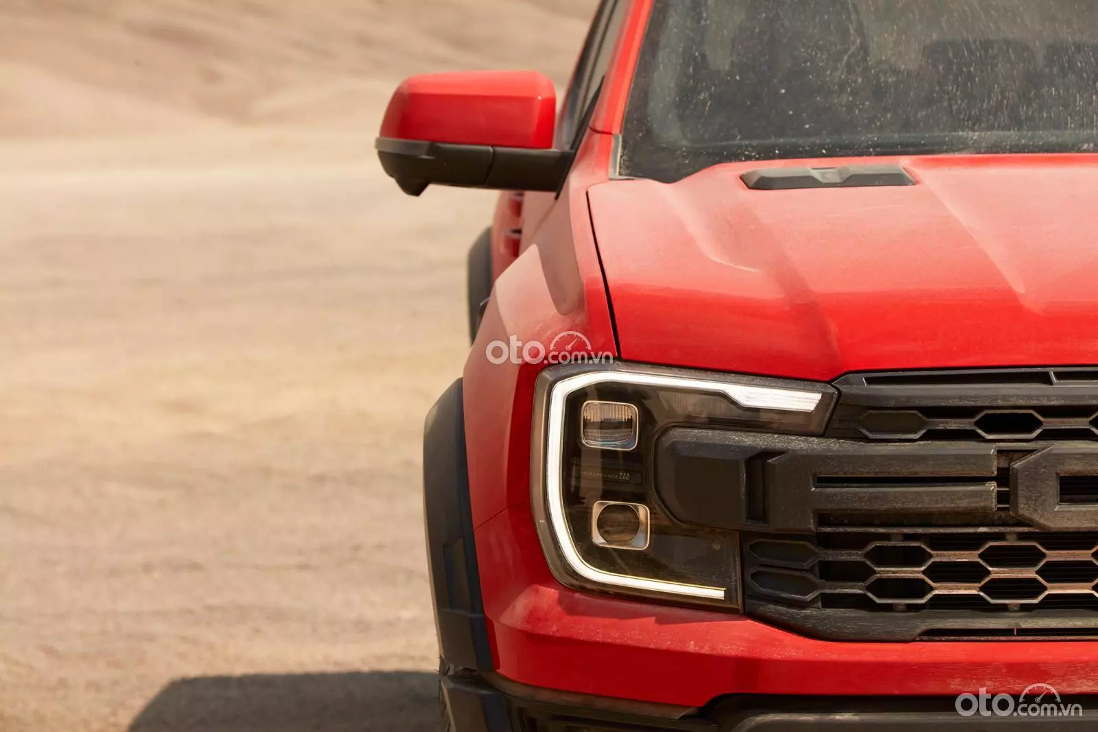 Đèn chiếu sáng trước Ford Ranger Raptor 2023.