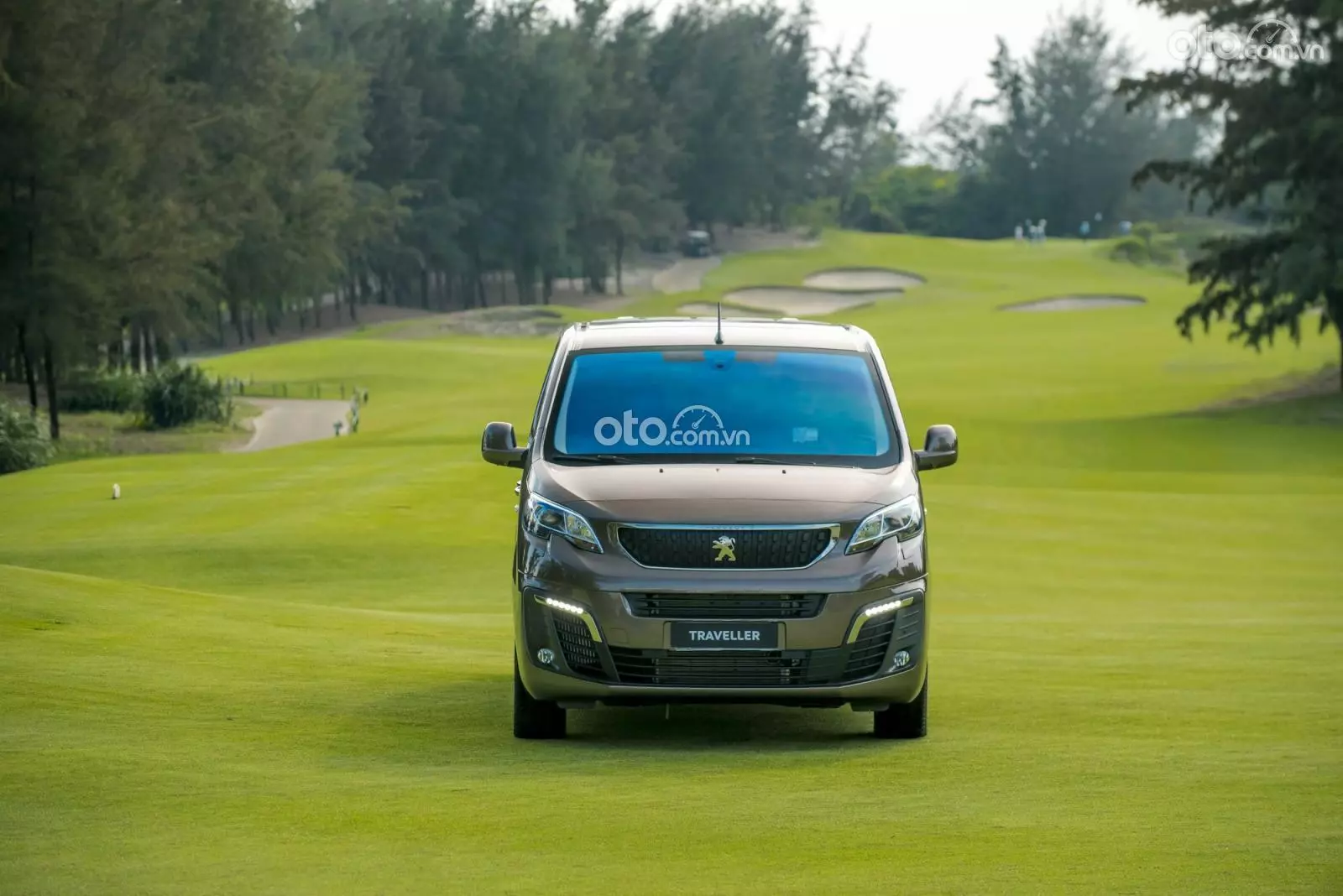 đầu xe Peugeot Traveller 2021 .