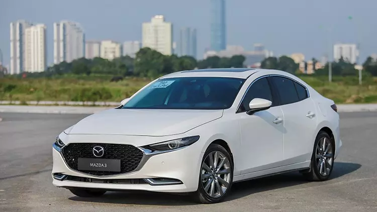Phân khúc sedan cỡ C 2023: Sức mua giảm mạnh, Mazda3 "lật kèo" thành công 1