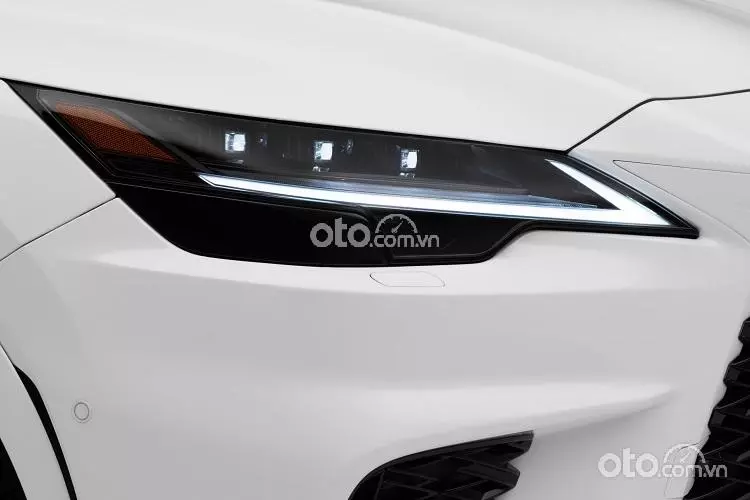 đèn chiếu sáng xe Lexus RX 500h F-Sport Performance 2023.