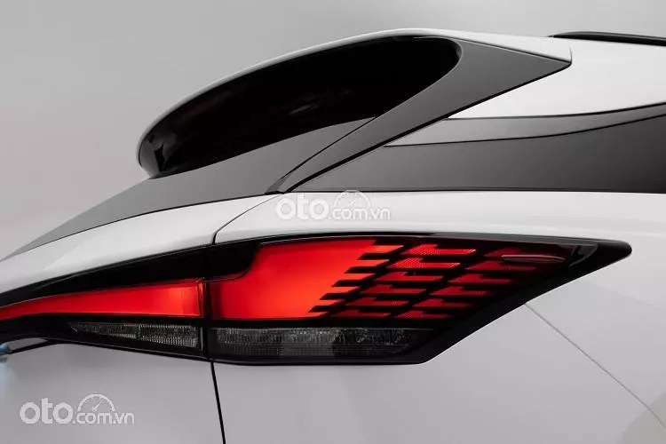 đèn hậu xe Lexus RX 500h F-Sport Performance 2023.