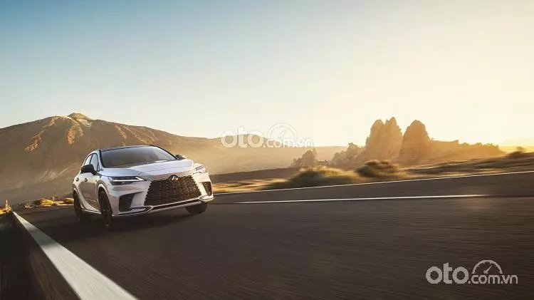Giá lăn bánh Lexus RX 500h F-Sport Performance.