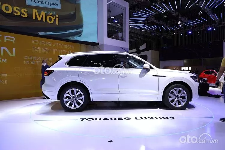 Thân xe Volkswagen Touareg 2022.