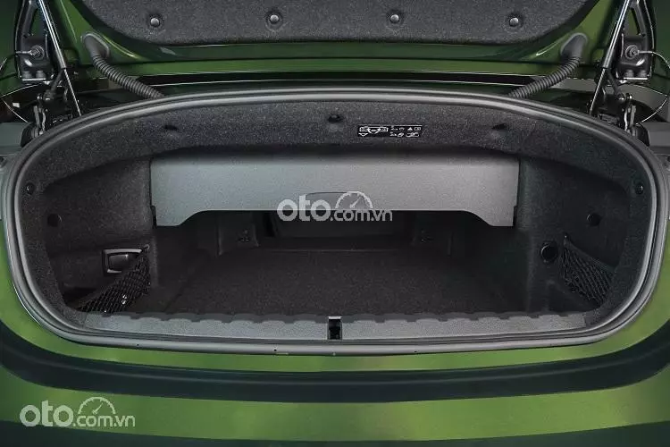 khoang hành lý xe BMW 430i Convertible 2021.
