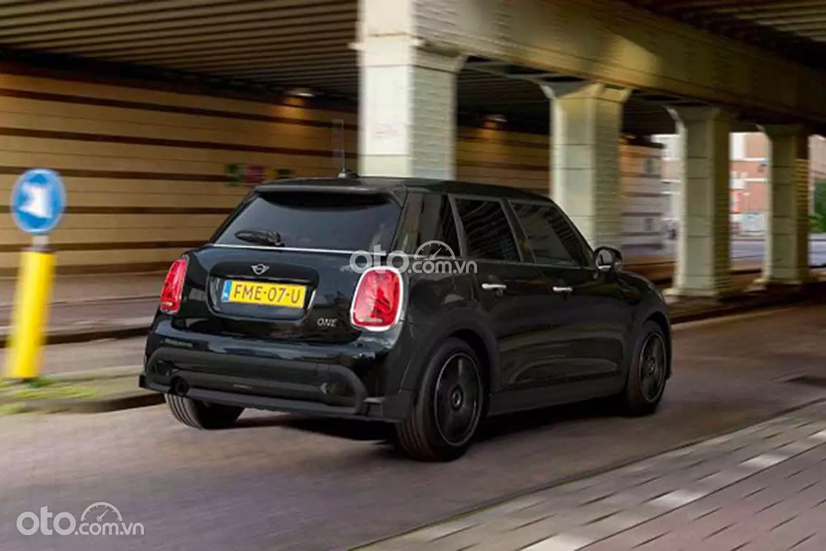 đuôi xe MINI Cooper 5 cửa .