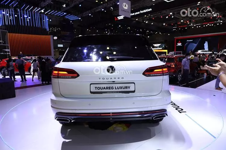 Đuôi xe Volkswagen Touareg 2022.