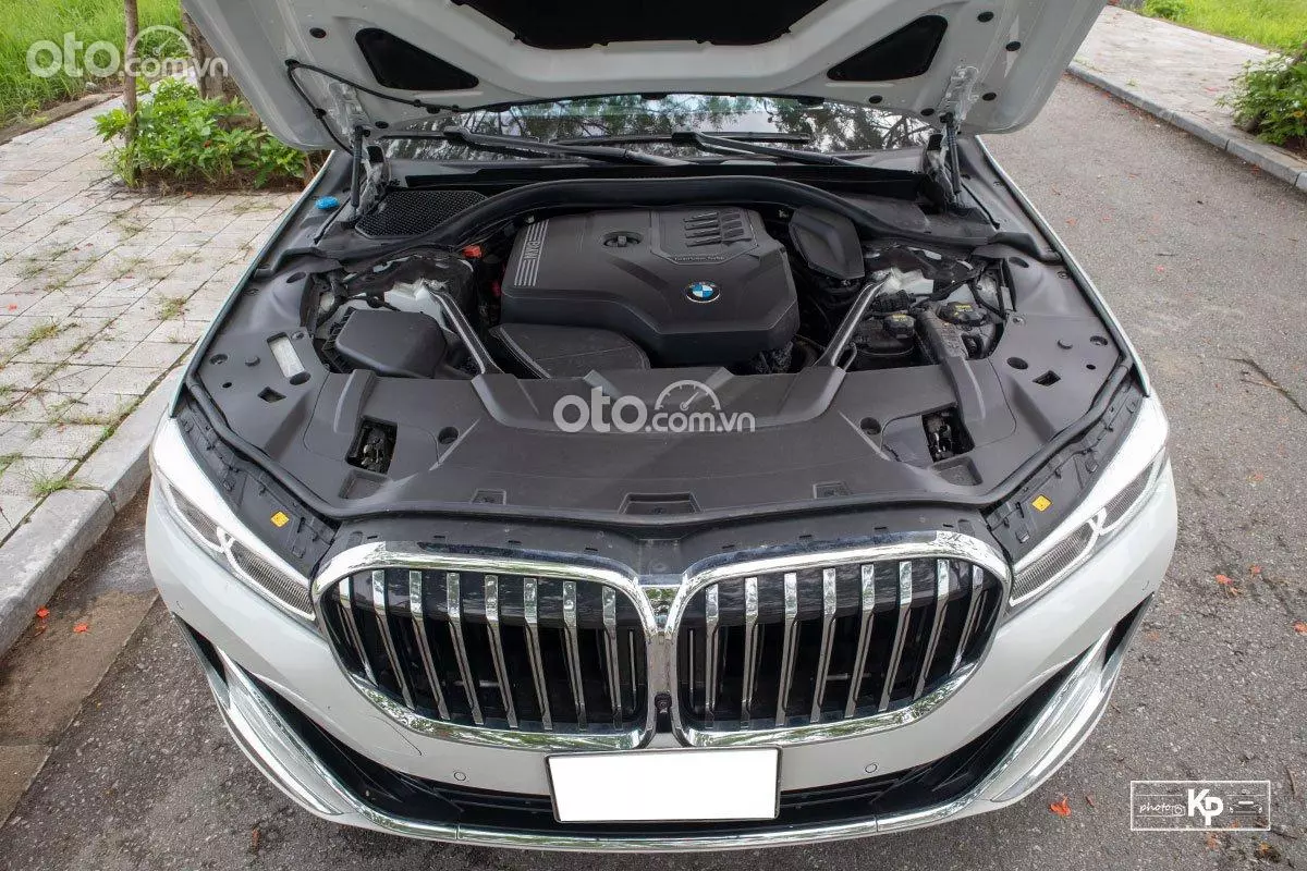 Động cơ xe BMW 730Li 2021.