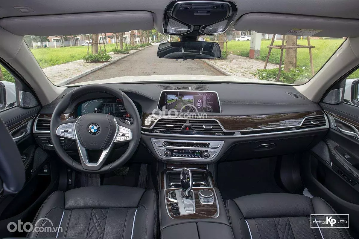 Nội thất xe BMW 730Li 2021.