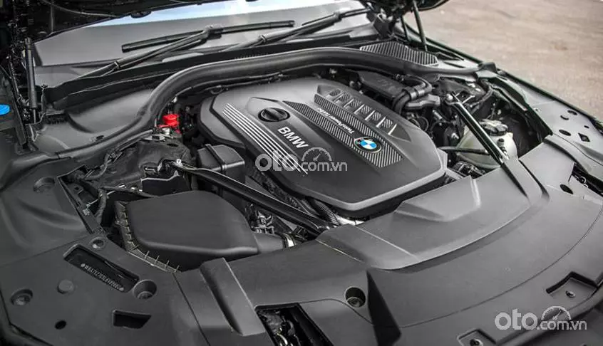 Động cơ xe BMW 740Li.