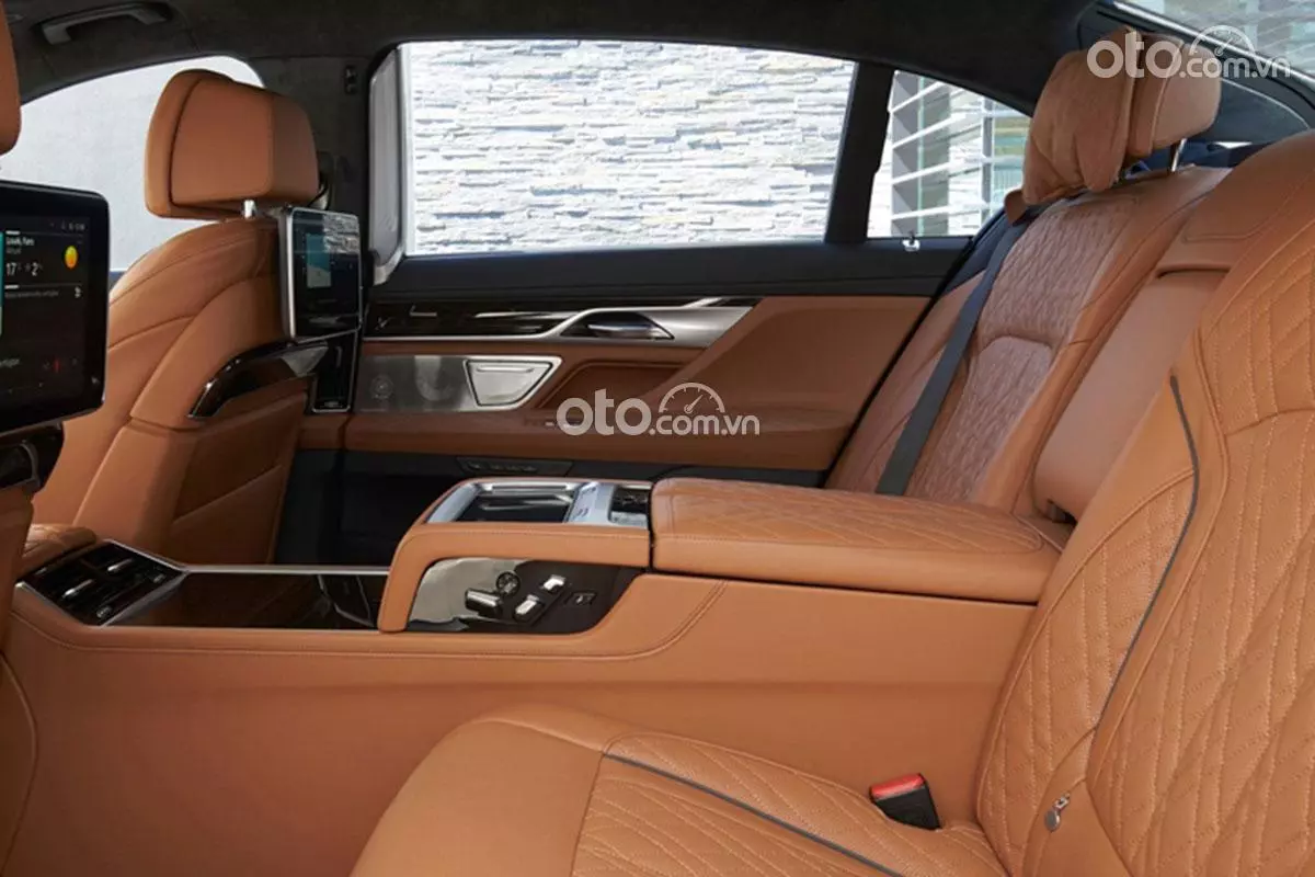 hàng ghế sau xe BMW 740Li.