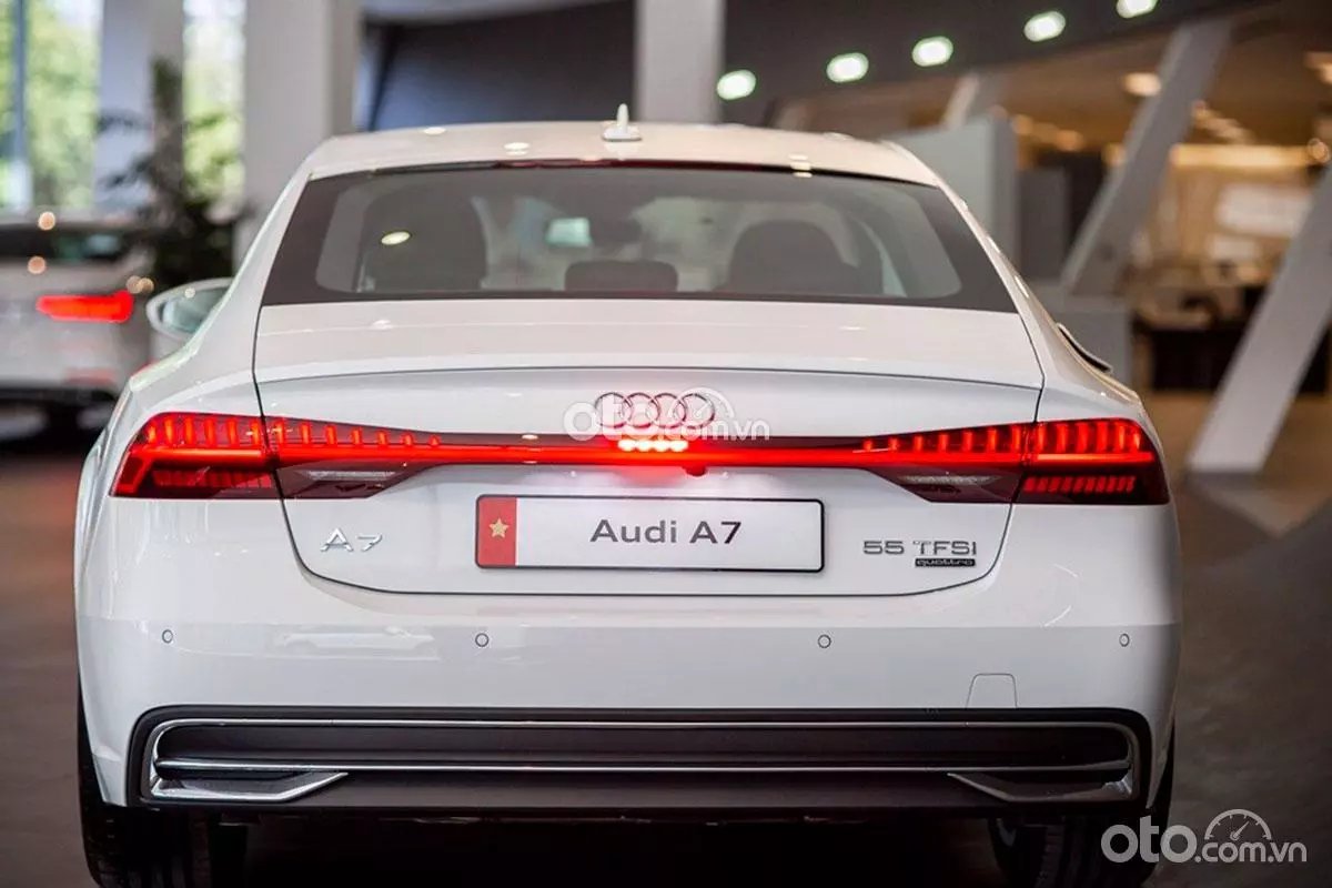 đuôi xe Audi A7.