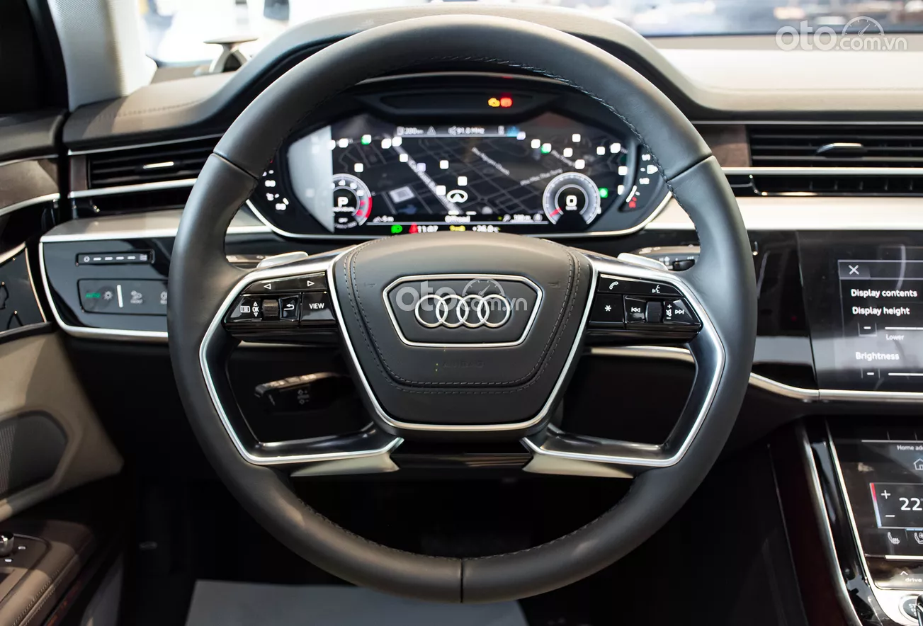Vô-lăng xe Audi A8 2022.