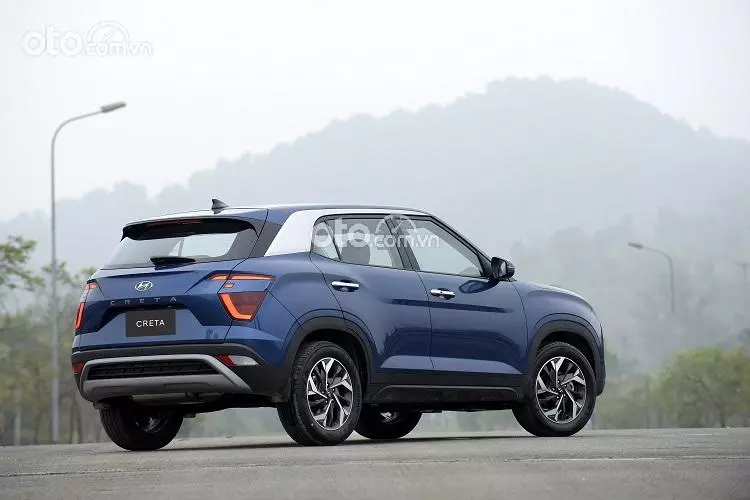 hông xe Hyundai Creta 2022.